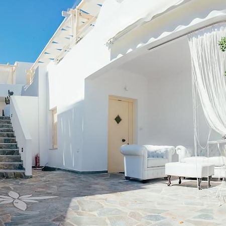 The White Suites Adamantas  ภายนอก รูปภาพ