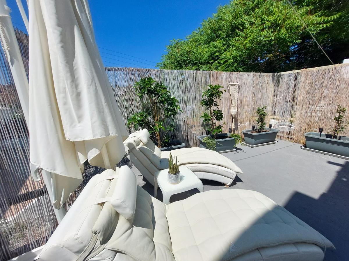 The White Suites Adamantas  ภายนอก รูปภาพ