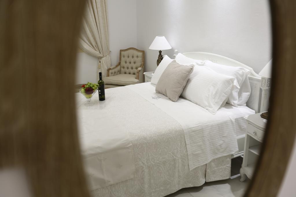 The White Suites Adamantas  ภายนอก รูปภาพ