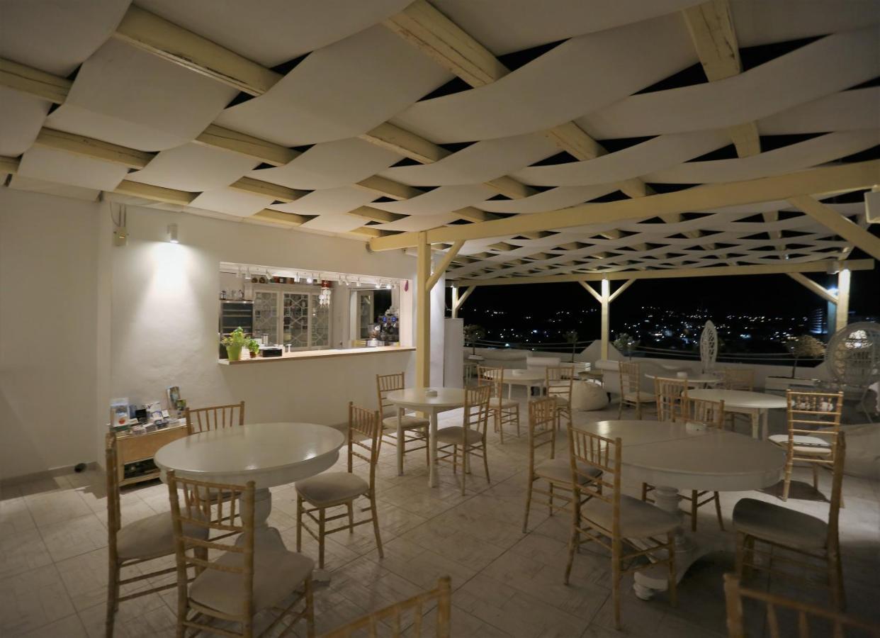 The White Suites Adamantas  ภายนอก รูปภาพ
